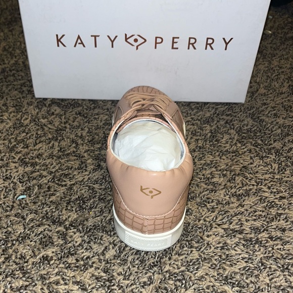 Katy Perry Butterscotch The Rizzo Cherry Sneakers Women’s Size 5.5 - Picture 8 of 13